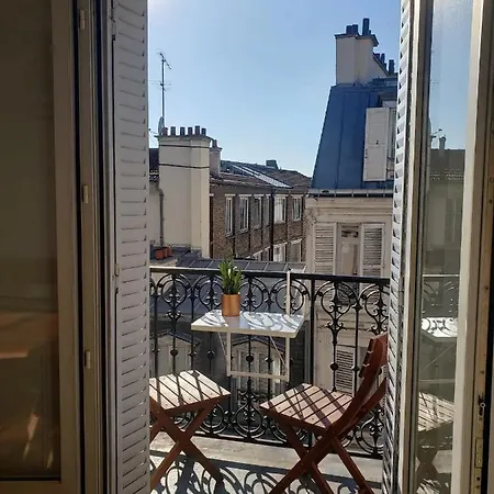 Charming Parisian Haven With Sunset Balcony Appartement